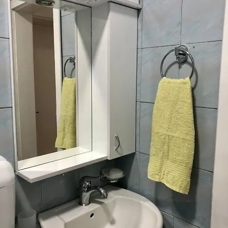 Daire Lovely 1-bedroom With Available Parking