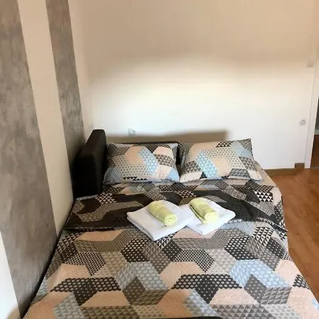 Lovely 1-bedroom With Available Parking