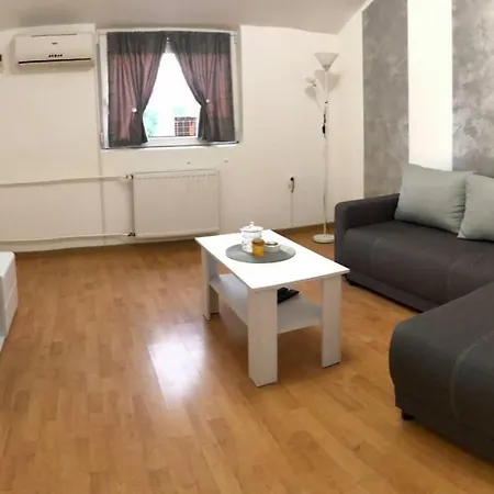 Lovely 1-bedroom With Available Parking 公寓