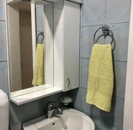 Apartmán Lovely 1-bedroom With Available Parking