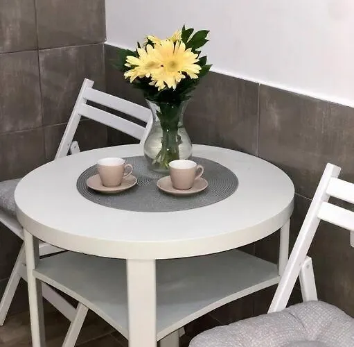 Lovely 1-bedroom With Available Parking Apartmán