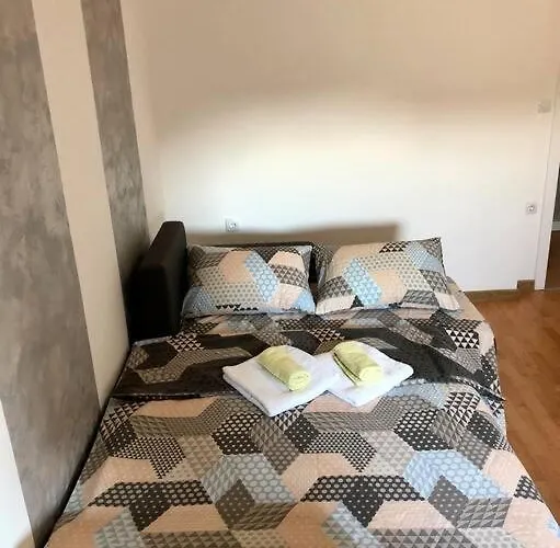 Lovely 1-bedroom With Available Parking