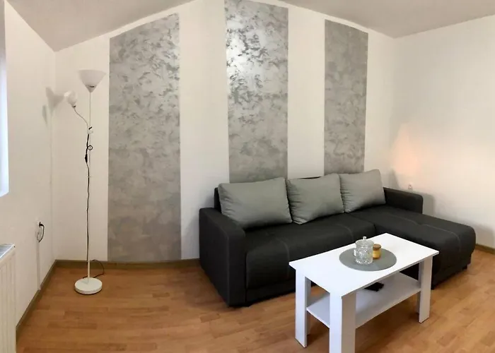 Lovely 1-bedroom With Available Parking