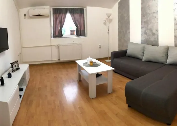 Lovely 1-bedroom With Available Parking Apartmán